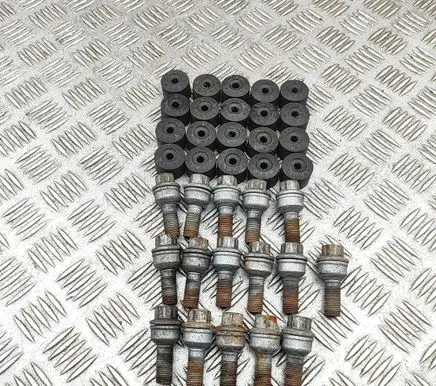Volkswagen Touareg III Nuts/bolts 8R0601295