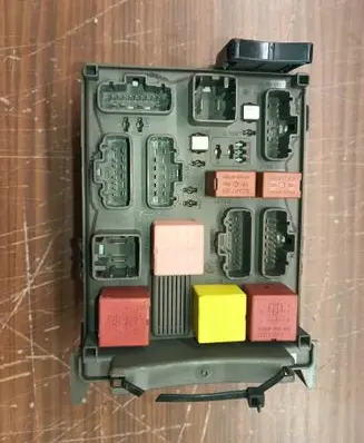 Renault Espace IV Fuse module 8200447438 518837117