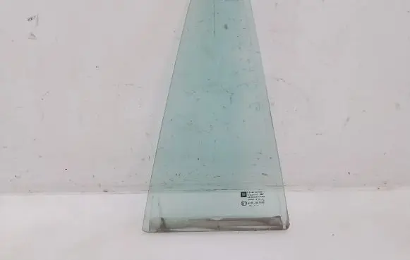 Opel Astra H Rear vent window glass 43R001582