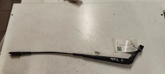 Opel Zafira B Front wiper blade arm 13145563