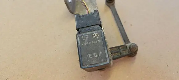 Headlight/headlamp level sensor