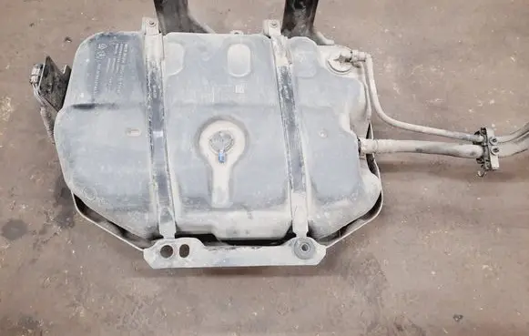 Jeep Grand Cherokee AdBlue liquid reservoir 