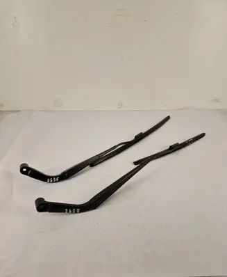 Nissan Navara D23 Front wiper blade arm H68G513