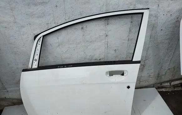 Peugeot iOn Front door