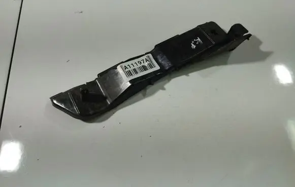 Toyota Avensis T250 Front bumper mounting bracket 