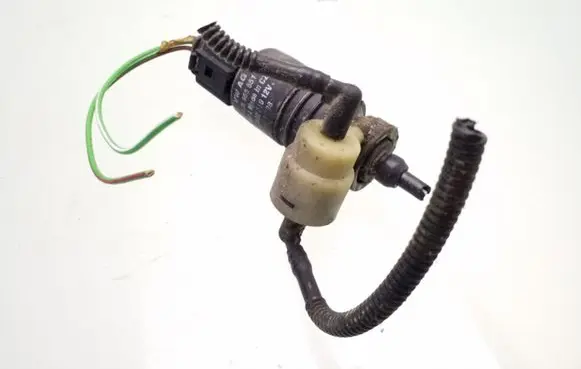 Volkswagen Golf IV Windscreen/windshield washer pump 1J0955651