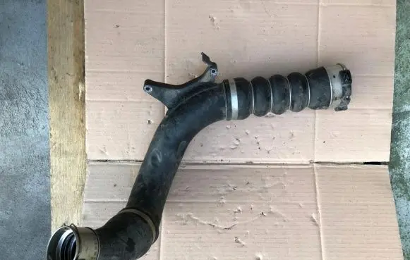 BMW 2 F45 Intercooler hose/pipe 8618372