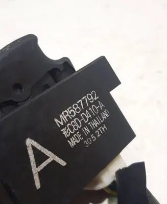 Mitsubishi Outlander Electric window control switch 3052TH MR587792 C8DD410A