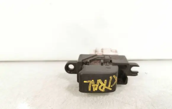 Nissan X-Trail T30 Electric window control switch