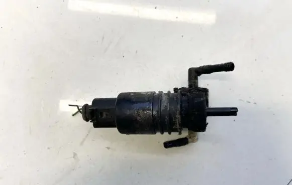 Volkswagen PASSAT B5 Windscreen/windshield washer pump