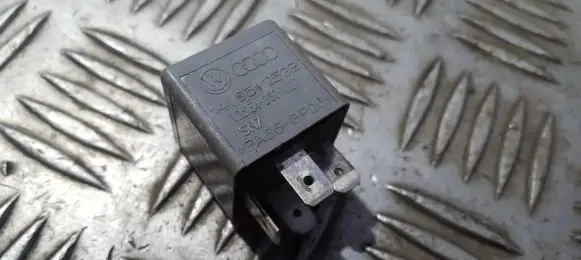 Volkswagen PASSAT B6 Other relay 141951253b
