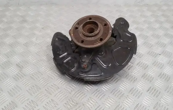 Front wheel hub