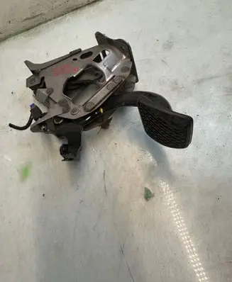 Infiniti Q50 Brake pedal 231
