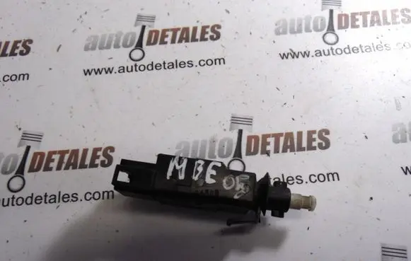 Mercedes-Benz E W211 Brake pedal sensor switch A0015454009