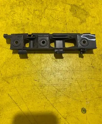 Volkswagen PASSAT B6 Front bumper mounting bracket 3C0807483