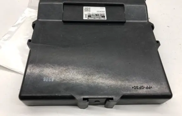 Toyota Auris E180 Central body control module 8998102060