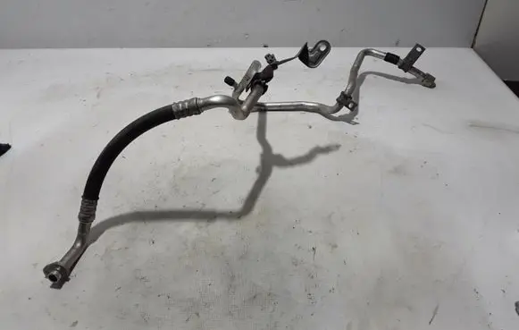 Opel Vivaro Air conditioning (A/C) pipe/hose 924807649R