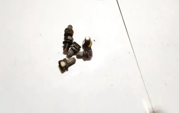 KIA Carens I Nuts/bolts 