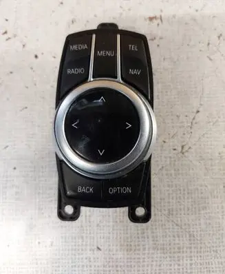 Head unit multimedia control