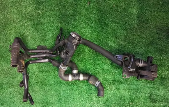 Skoda Octavia Mk3 (5E) Engine coolant pipe/hose 5Q0122101CK