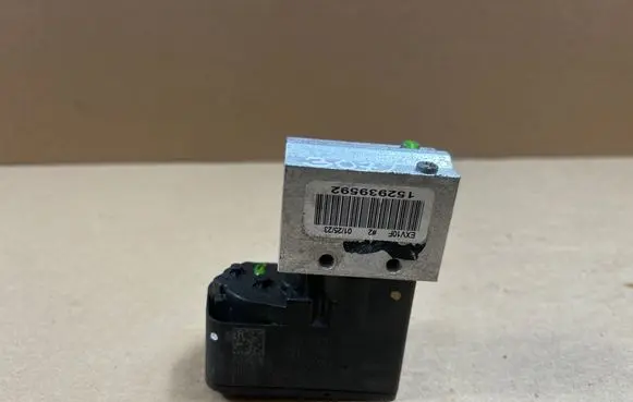 Porsche Taycan 9J1 Air conditioning (A/C) expansion valve 4M0816682E