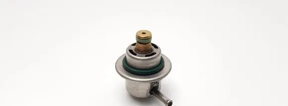 Volkswagen Golf III Fuel pressure regulator 037133035C 0280160557