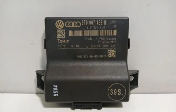 Audi A5 8T 8F Gateway control module 8T0907468H