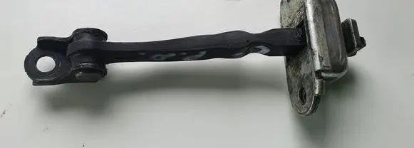 Nissan Qashqai Front door check strap stopper