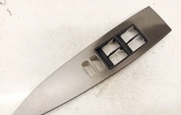 Toyota Avensis T270 Front door window switch trim 7423105200