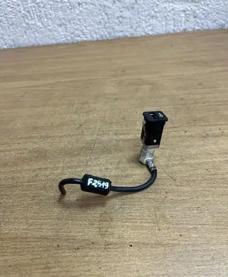 BMW 5 F10 F11 USB socket connector 916719601 F2519