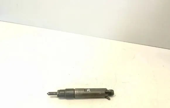 Volkswagen PASSAT B5 Fuel injector 028130201T