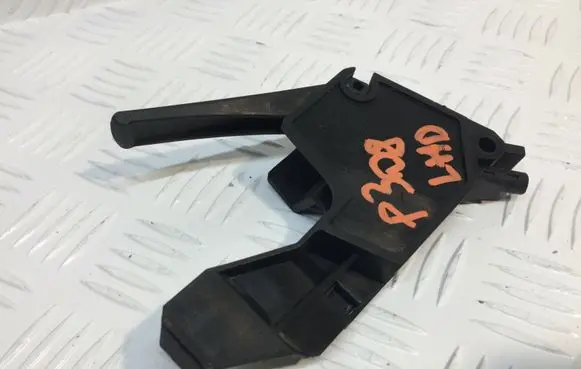 Peugeot 308 Engine bonnet (hood) release handle