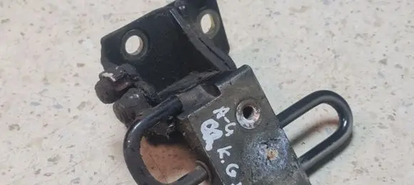 Audi A4 S4 B6 8E 8H Rear door lower hinge 8E0833411