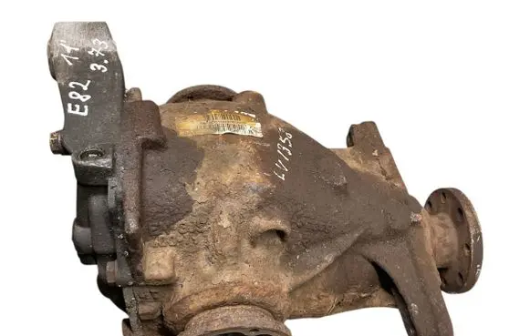 BMW 1 E82 E88 Rear differential 7524323 752432305 SAP82S373