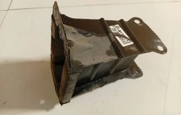 Mercedes-Benz A W169 Front bumper mounting bracket 130500210