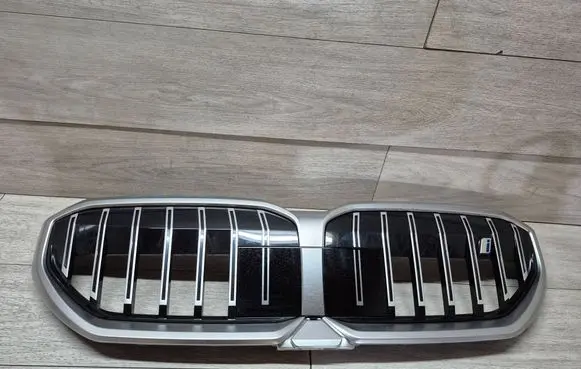 BMW 5 G60 G61 ACC Distronic radar sensor grill/trim 5A076E4
