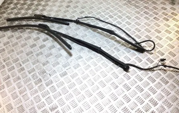 Volvo XC60 Front wiper blade arm