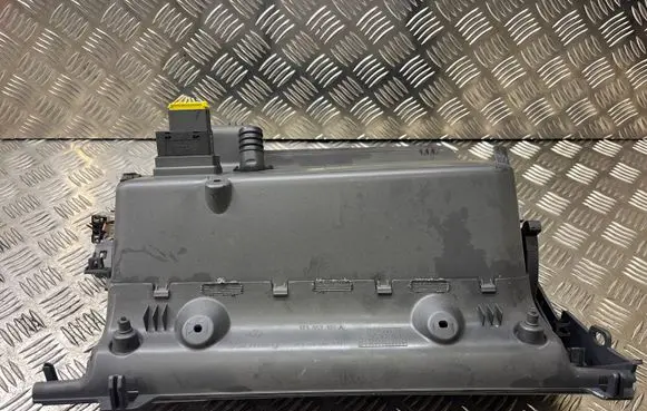 Glove box