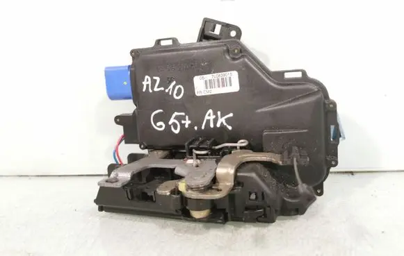 Volkswagen Golf Plus Rear door lock 7L0839015