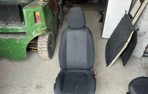Peugeot 308 Front passenger seat 