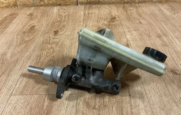 Renault Trafic II (X83) Master brake cylinder 320670082