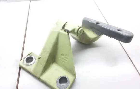 Volkswagen New Beetle Front door lower hinge 1C0831412A