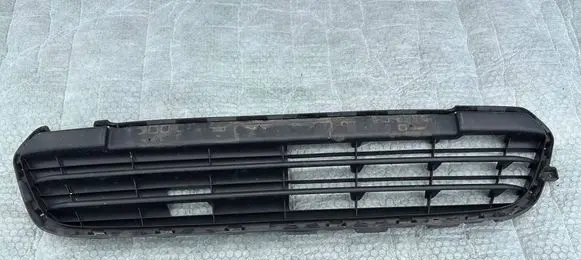 Peugeot 108 Front grill 32002162141200100