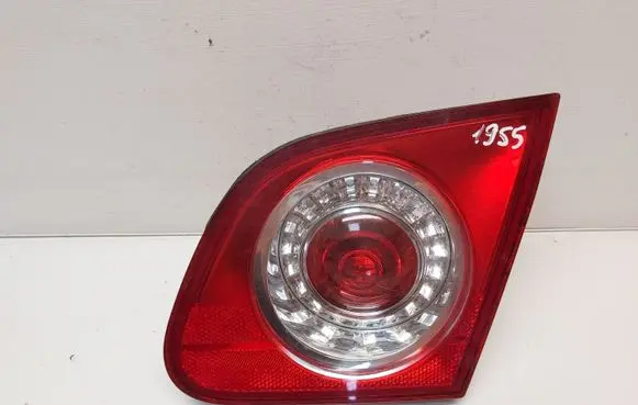 Tailgate rear/tail lights