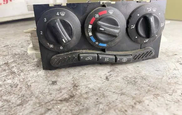 Mercedes-Benz A W168 Climate control unit 1688300485