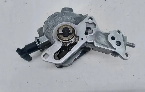 Volkswagen PASSAT B6 Vacuum pump 038145209N