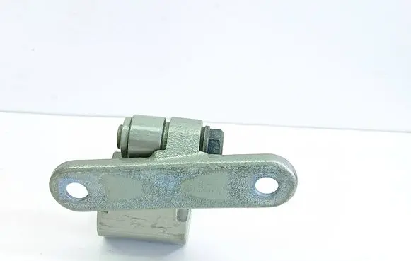 BMW 5 F10 F11 Front door lower hinge 7185635
