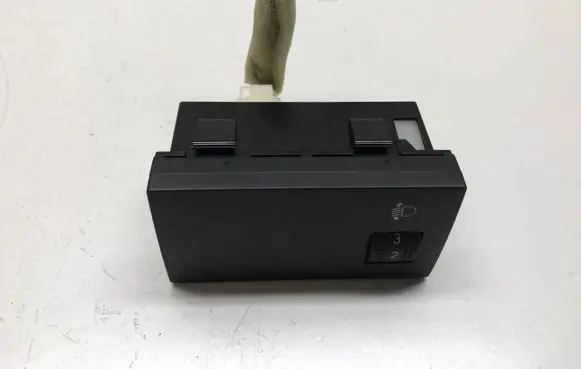 Mazda 2 Headlight level height control switch D65166170