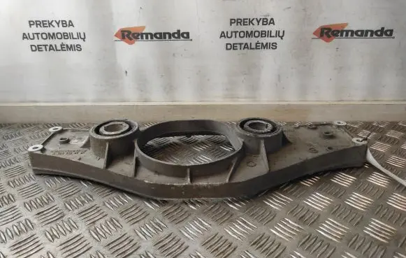 Mercedes-Benz S W222 Rear differential/diff mount bracket A2213520206