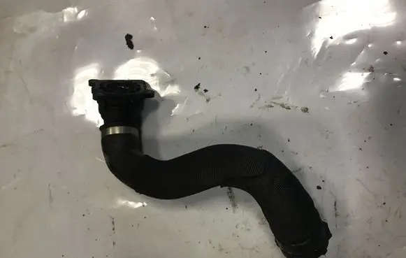 Engine coolant pipe/hose